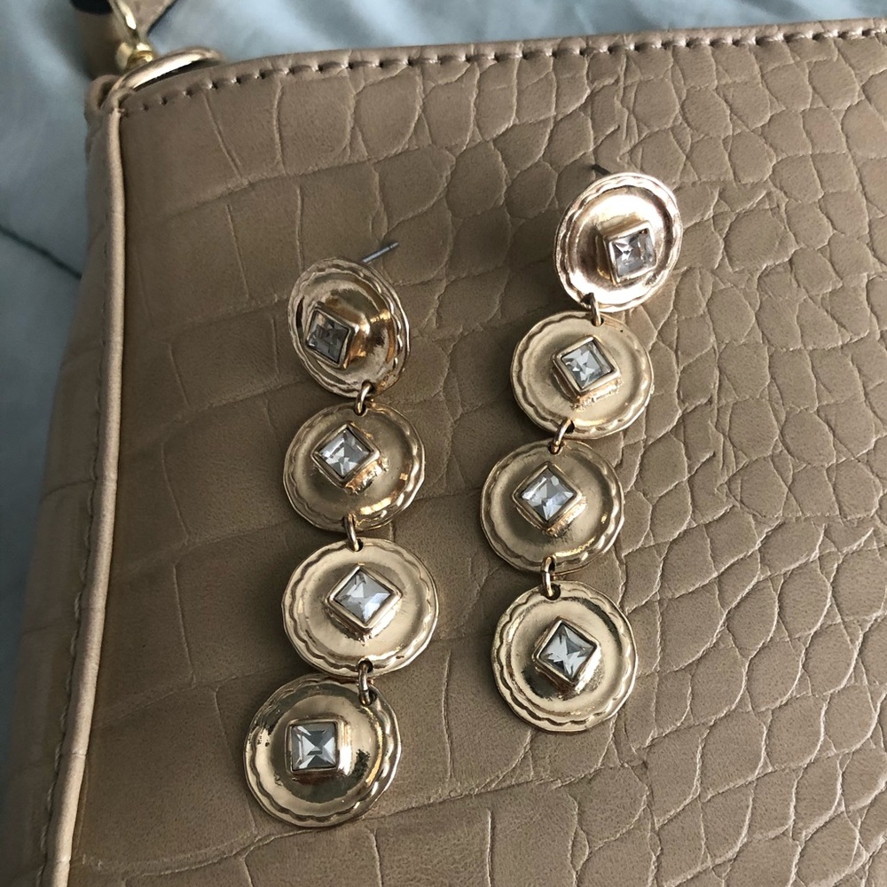 Vintage 4-tier gold drop earrings with jewel